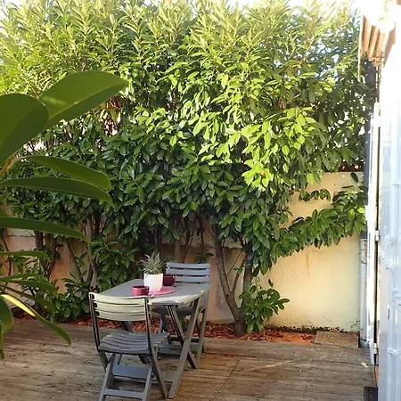 Clos Saint Médard Extérieur photo